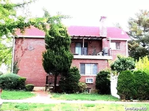 260-04 86th Ave, Hempstead, NY 11001