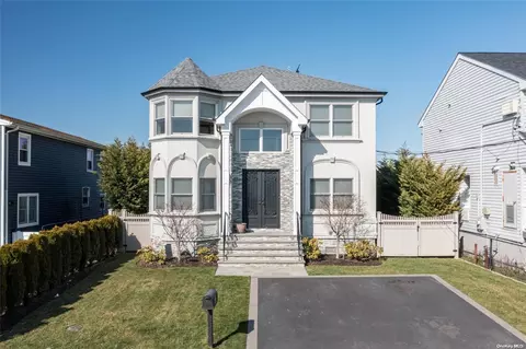 32 Division Ave, Massapequa, NY 11758