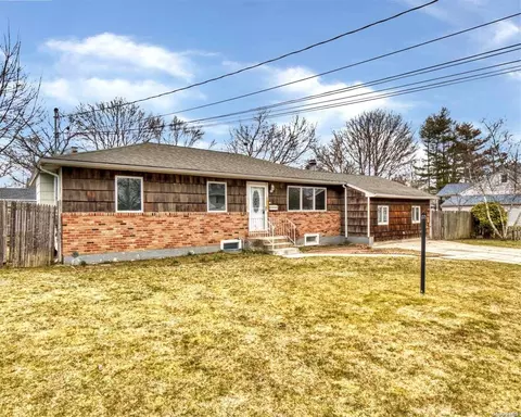 155 Overton St, Deer Park, NY 11729