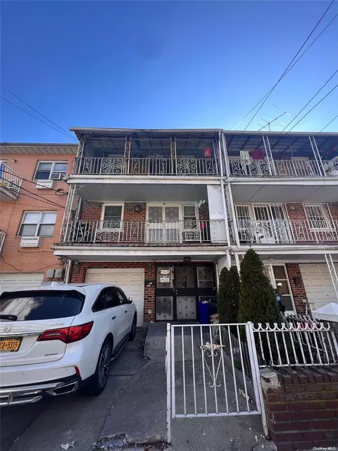 59-20 Xenia St, New York, NY 11368