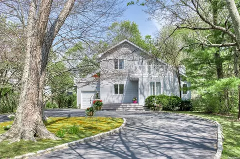 100 Manor Ln, Jamesport, NY 11947