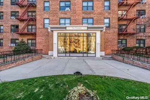 100-11 67th Rd #302, NY 11375