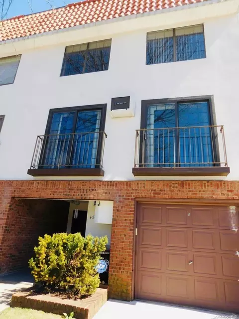 425 Schorr Dr #35D, College Point, NY 11356