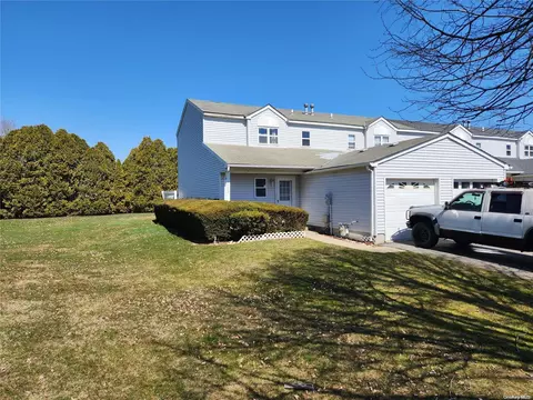 27 Schleigel Blvd #53, Amityville, NY 11701