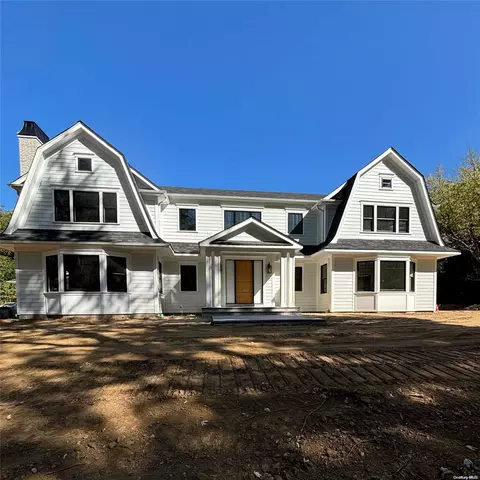 3 Donna Dr, Oyster Bay, NY 11771