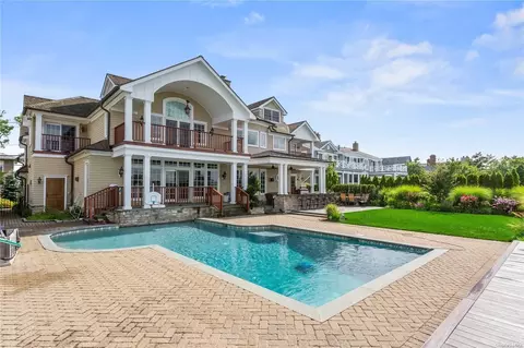 551 E Bay Dr, Long Beach, NY 11561