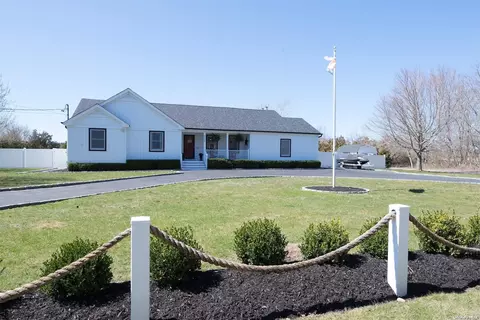 525 Rocky Point Rd, East Marion, NY 11939