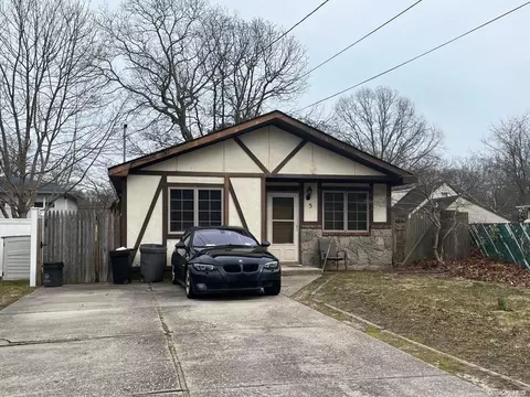 5 Seaford Ave, Mastic, NY 11950