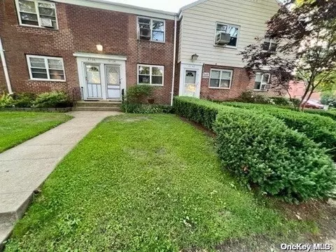 67-04 Springfield Blvd #DUPLEX, Oakland Gardens, NY 11364