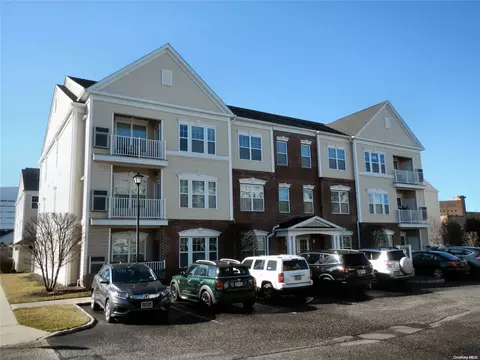 715 Kirkland Ct #715, Central Islip, NY 11722