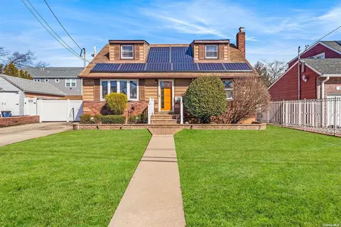 551 Oakley Ave, Elmont, NY 11003