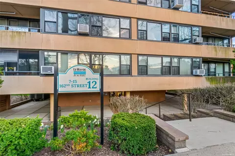 7-15 162nd St #5A, Whitestone, NY 11357