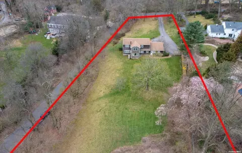 61 Sweet Hollow Rd, Huntington, NY 11743