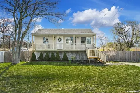 237 Lyman Rd, Brookhaven, NY 11772 photo 1