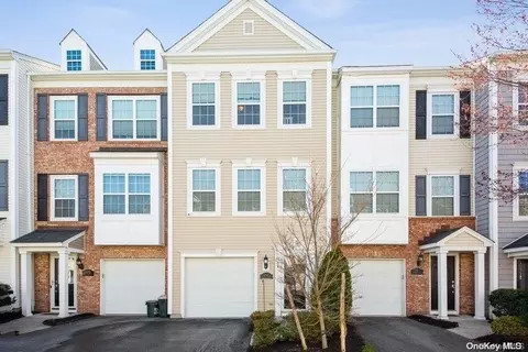 62 Rialto Way #62, Patchogue, NY 11772