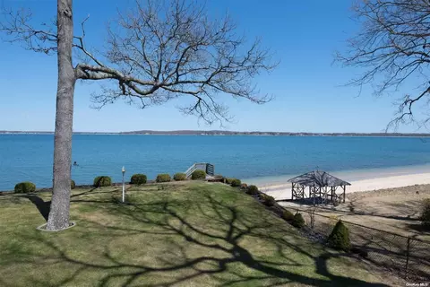 100 W Shore Dr, Southold, NY 11971