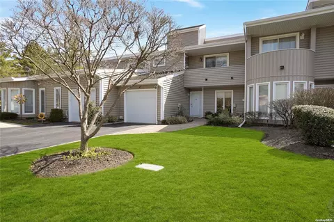 2 Kristin Ln #2, Hauppauge, NY 11788