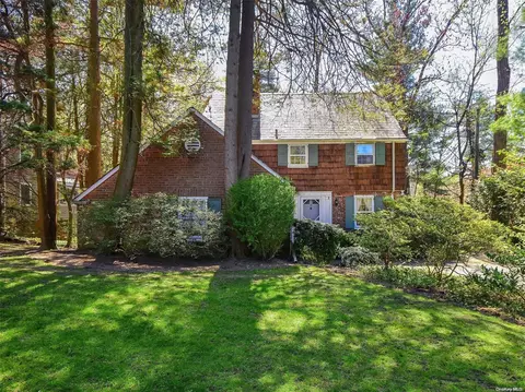 20 Longview Rd, North Hempstead, NY 11050