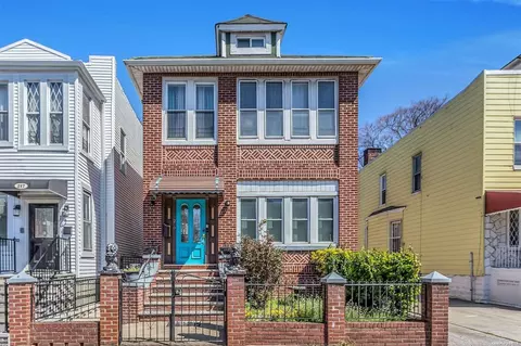 219 E 37th St, Brooklyn, NY 11203