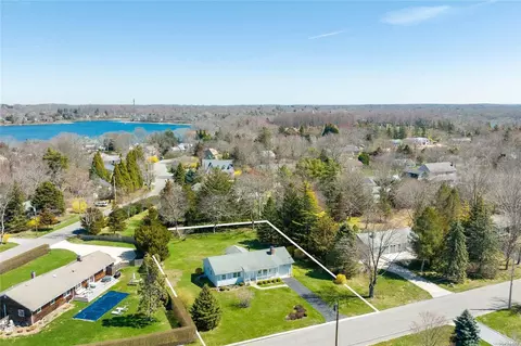 1 Worthy Way, Shelter Island, NY 11964