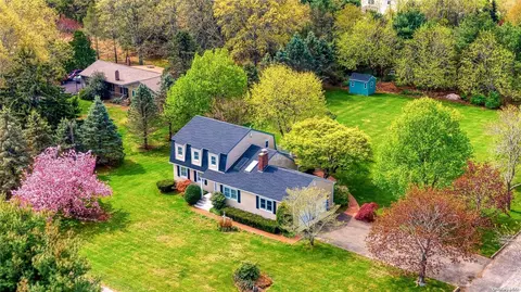 2095 Elijahs Ln, Mattituck, NY 11952