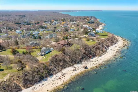 900 Sound Dr, Southold, NY 11944