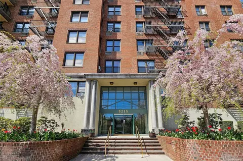 5235 Post Rd #4K, NY 10471