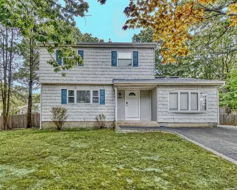 2707 John Roe Smith Ave, Medford, NY 11763