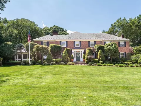65 Elderfields Rd, North Hempstead, NY 11030