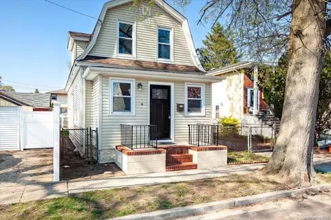 890 Maloon Ave, Franklin Square, NY 11010