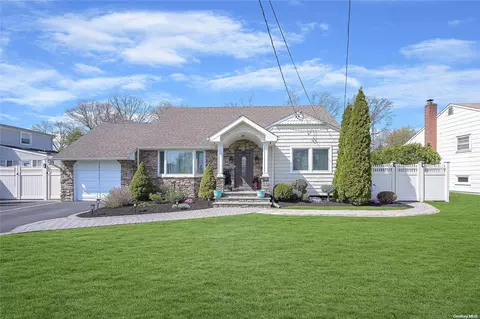 29 Karp Dr, Islip Terrace, NY 11752