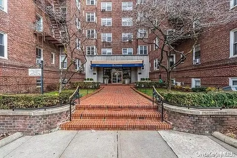 106-15 Quenns Blvd #5P, New York, NY 11375