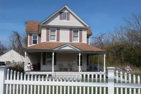 959 Montauk Hwy, Oakdale, NY 11769