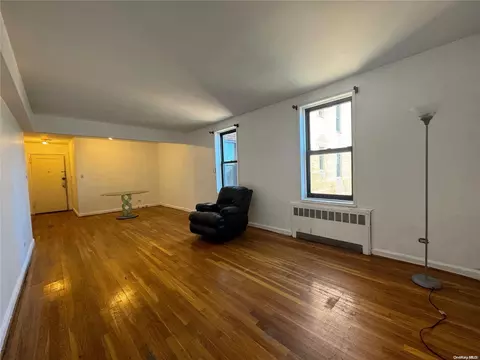 1141 Mcbride St #4A, New York, NY 11691