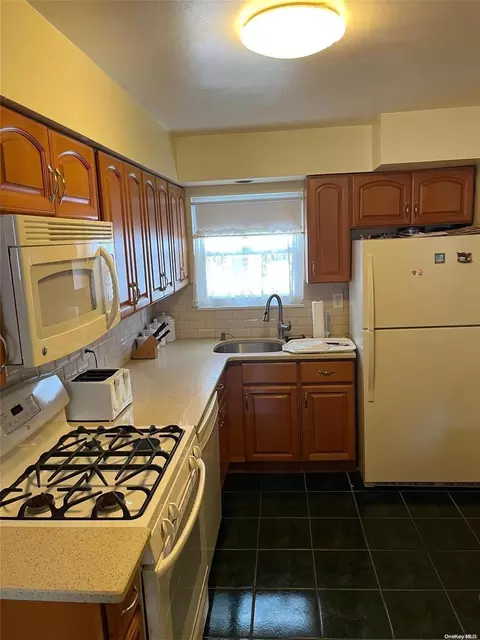 156 Juanita Ave, Freeport, NY 11520 photo 4