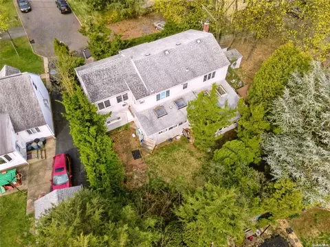 91 Sampson Ave, North Hempstead, NY 11507