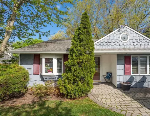 72 Holiday Park Dr, Centereach, NY 11720