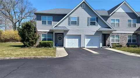 278 Medea Way #278, Central Islip, NY 11722