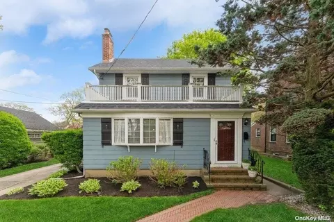 8 Poppy Pl, Floral Park, NY 11001