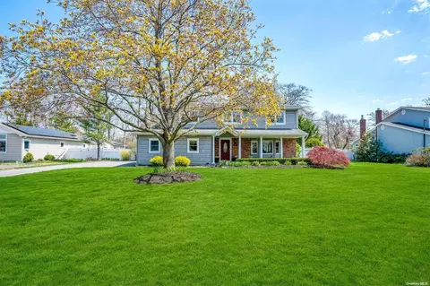 169 Edgewood Ave, Oakdale, NY 11769