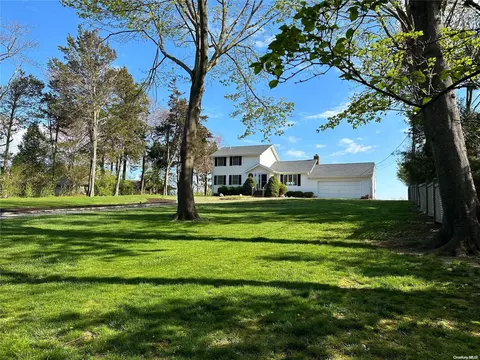 750 Cedar Point Dr E, Southold, NY 11971