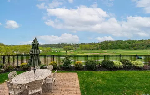 27 W Overlook #27, North Hempstead, NY 11050