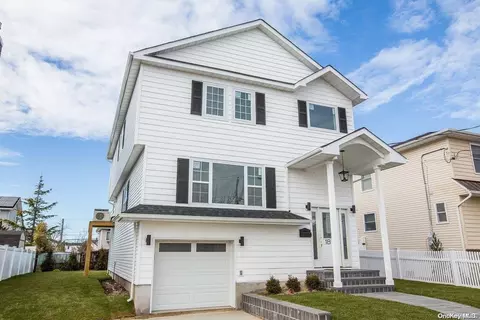18 Park Lane Pl # A, Massapequa, NY 11758