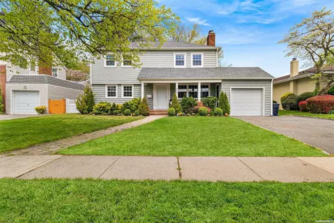 621 Lakeview Ave, Rockville Centre, NY 11570