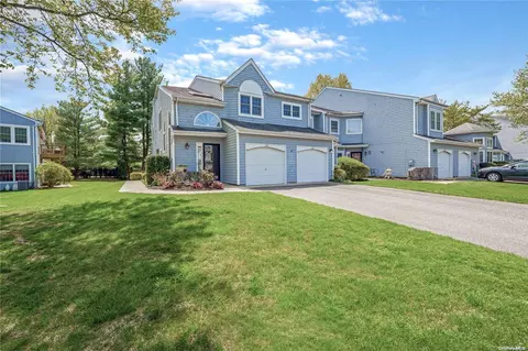 167 Lakebridge Dr N #167, Kings Park, NY 11754