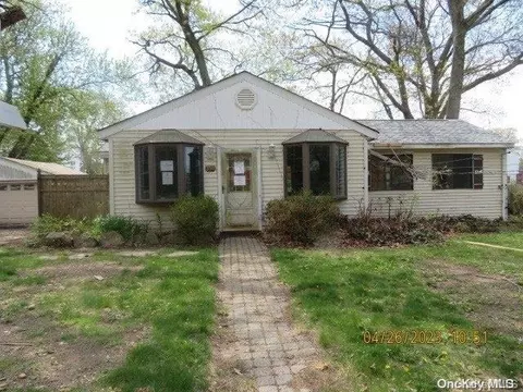 354 Wildwood Rd, Ronkonkoma, NY 11779