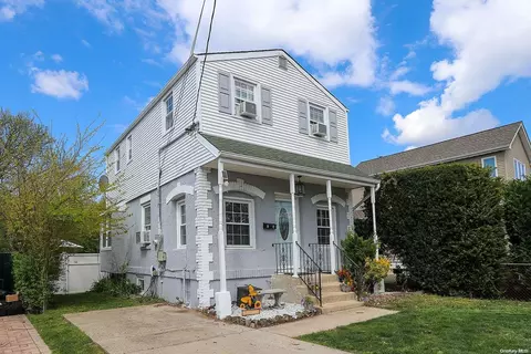 1812 Meadowbrook Rd, Merrick, NY 11566