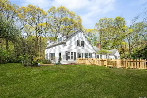 147 Piping Rock Rd, Locust Valley, NY 11560