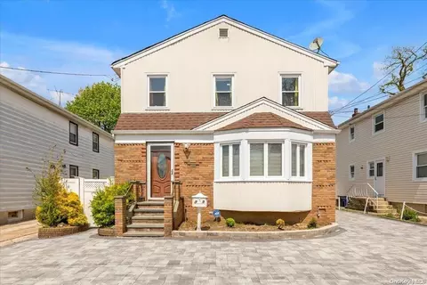 59 W Fenimore St, Valley Stream, NY 11580