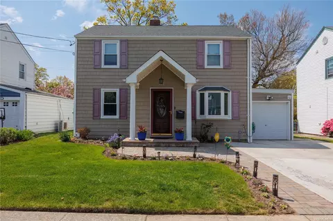 141 Harris Ave, Hewlett, NY 11557